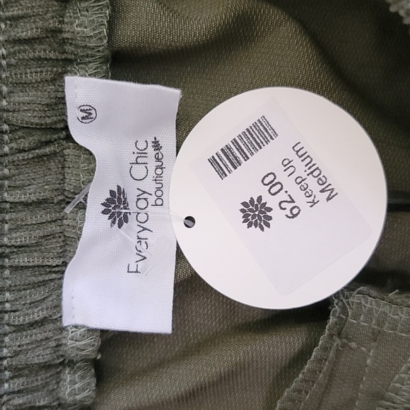 NWT Everyday Chic Boutique | Olive Green Corduroy Pull-On Waist Cropped Pants - Picture 5 of 6